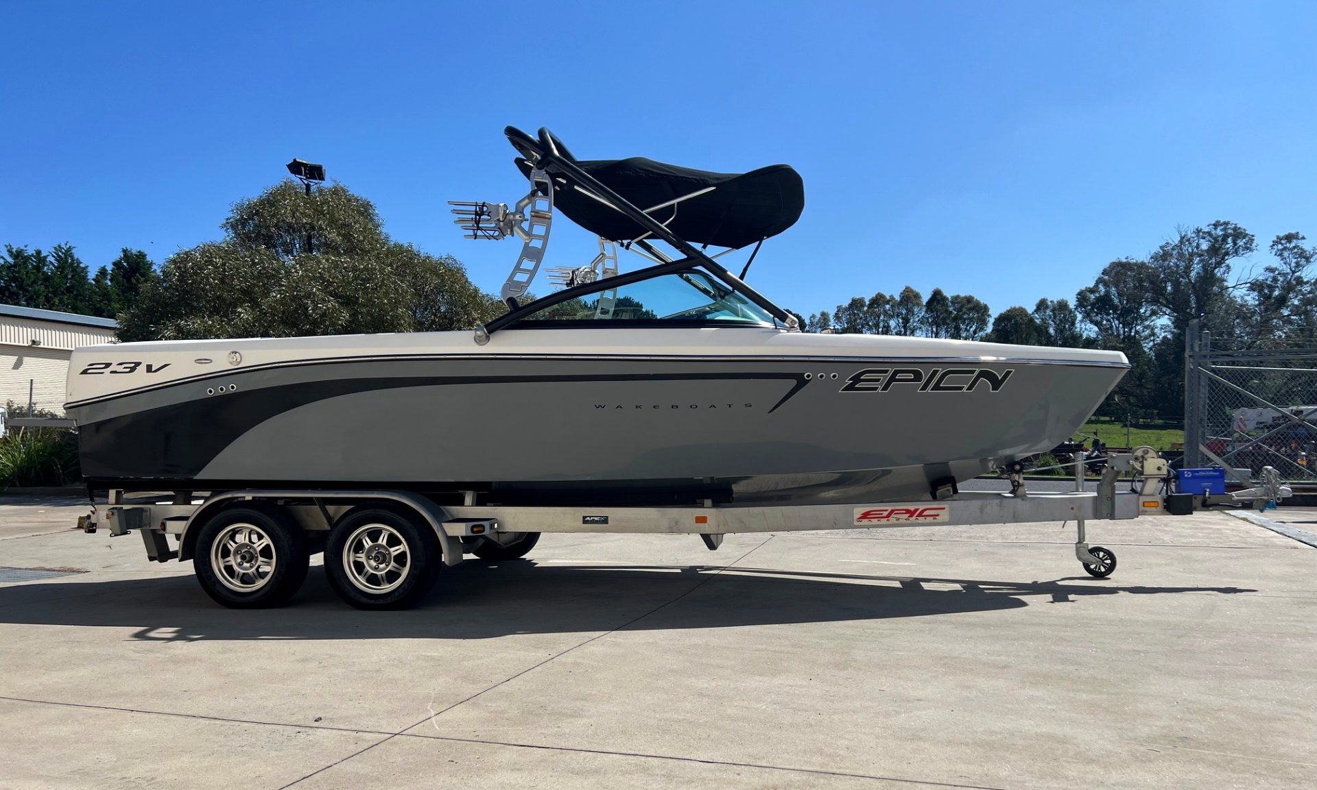 EPIC 23V WAKEBOAT 2009 $79,900